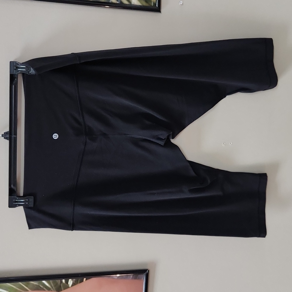 Women's Lula Lemon Capri BLACK Size 22